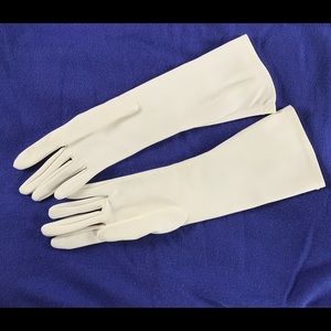 Vintage Woman’s 1950s White Gloves Forearm Length